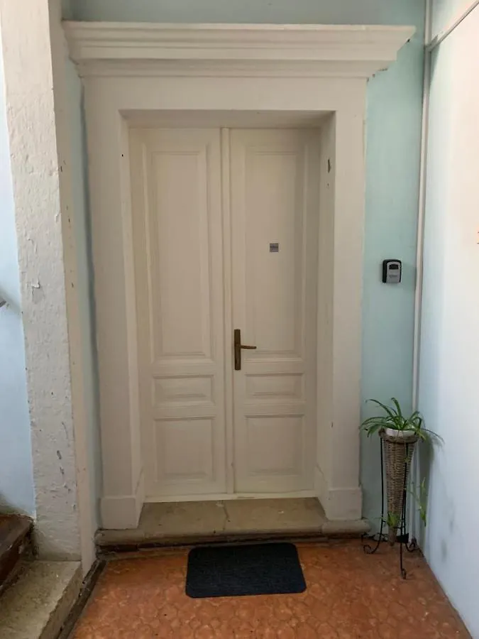 Mimi Carera Apartment & Room روفينج
